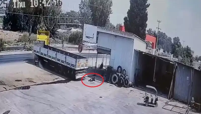 16 Yaşındaki Çocuk İşçinin Feci Ölümü: TIR Kazası Şok Etti