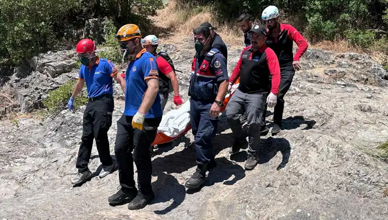 Kayalıkların Arasında Gizlenen Ölüm: Doğa ve İnsan İlişkisi Üzerine Şok Edici Bir Hikaye