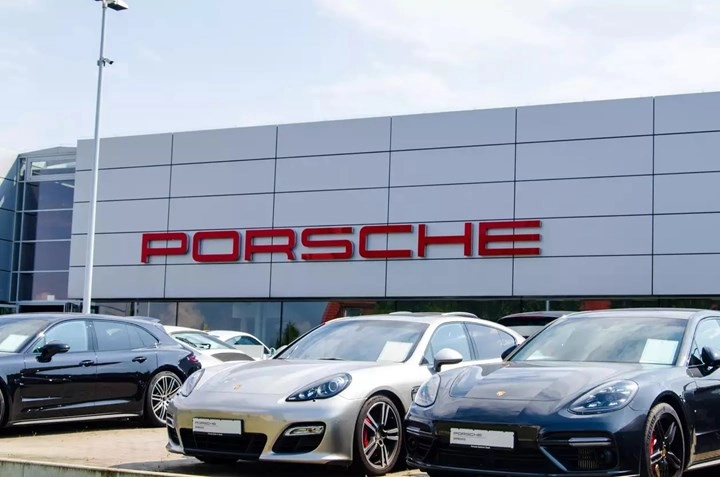 Porsche, Elektrik Çağına Meydan Okuyan Yeni İçten Yanmalı Motor Fikri ile Gündemde