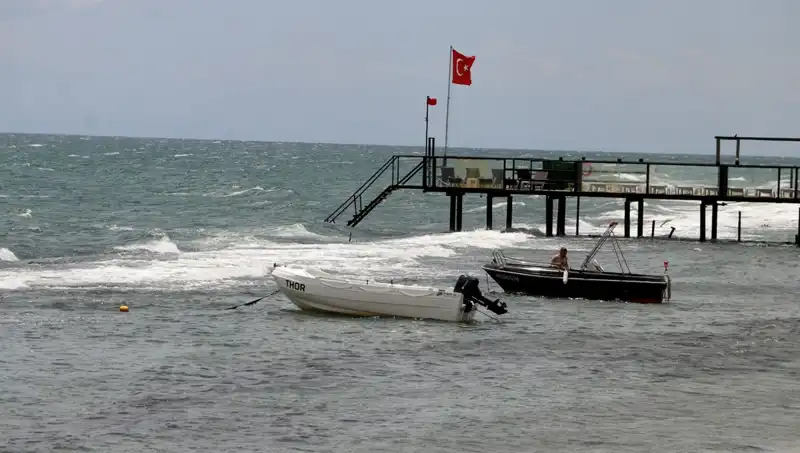 Poyraz Rüzgarı Denizi Etkisi Altına Aldı: Giriş Yasağı Geldi!