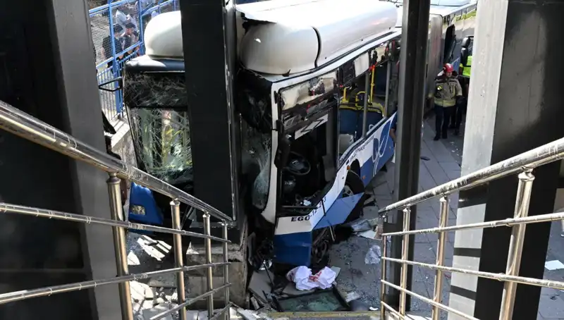 Ankara'da Belediyenin Otobüsü Kaza Yaptı: 27 Yaralı, Biri Ağır