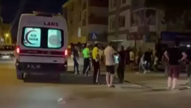 Alkollü Sürücü, Kavga Ettiği Yayaları Kamyonetle Ezdi!