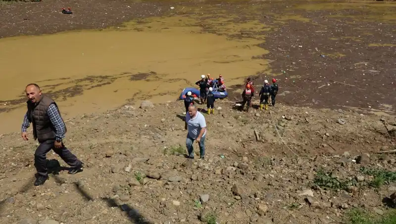 Trabzon'da Sel Felaketi: Evinde Su Tahliye Eden Adamının Dramı