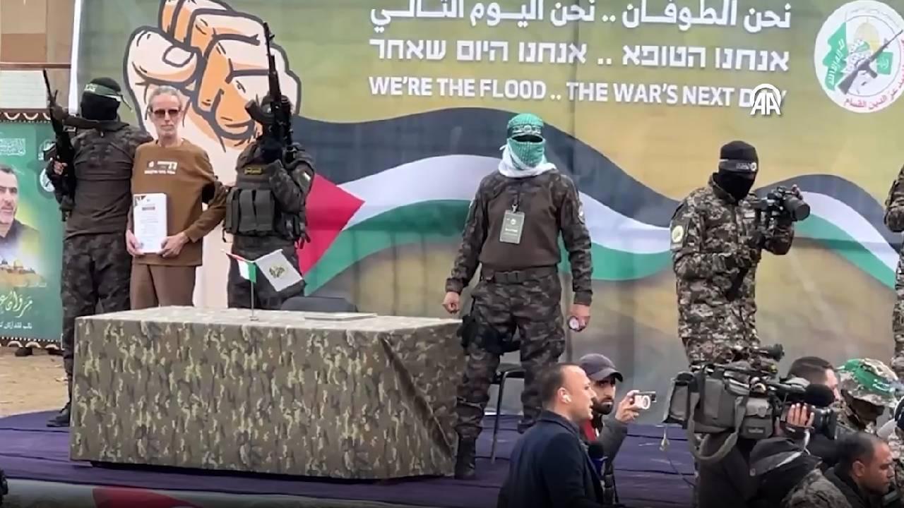 Hamas, İsrail ile Esir Takasında 3 İsrailli Esiri Kızılhaç'a Teslim Etti
