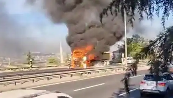 D-100'deki TIR Yangını Neden Trafiği Felç Etti? Detaylar Burada!