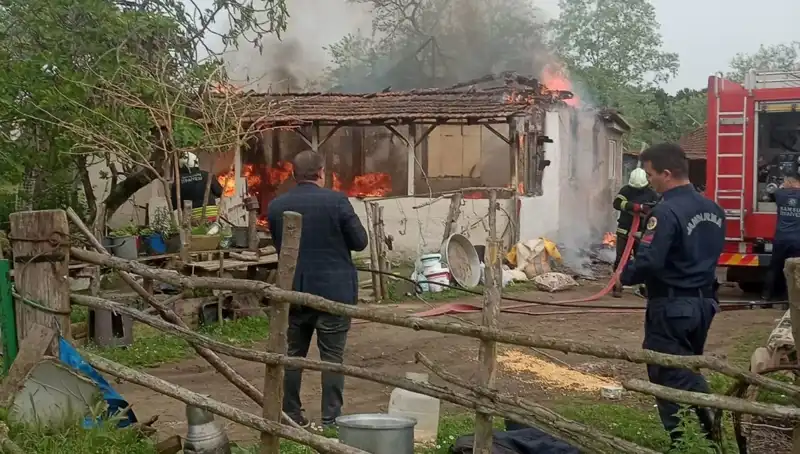 Elektrik Kontağından Yangın Çıktı: Çok Sayıda Ekip Olay Yerinde