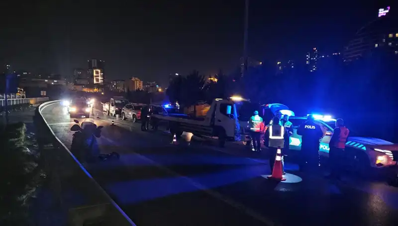 TEM Otoyolu'nda Flaş Kaza: Yatan Kişi Metrelerce Sürüklendi