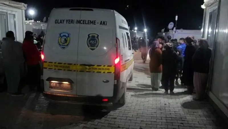 Husumetliler Arasında Kanlı Silahlı Kavga: Gözyaşları ve Kaos!