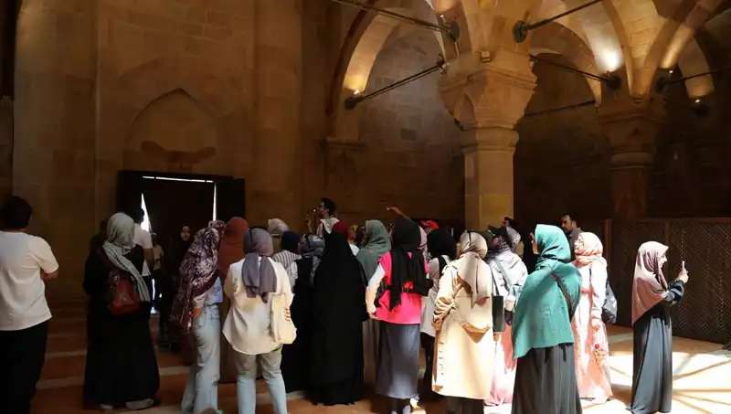 Dünyada Eşi Benzeri Olmayan Bir Dil: İnsanları Konuşamaz Hale Getiriyor