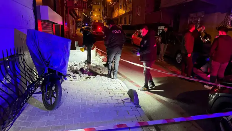 Küçükçekmece'de Plakasız Motosikletle Serhildan: Saldırı Anları Kamerada