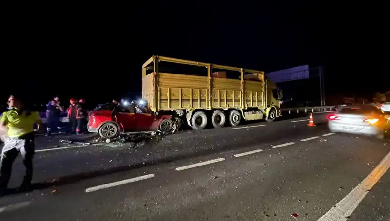 Kamyona Ok Gibi Saplanan Vahşi Olay, Şok Etti