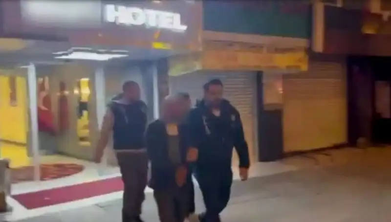 Ankara'da düzenlenen fuhuş operasyonunda dört otel mühürlendi, on iki kişi gözaltında