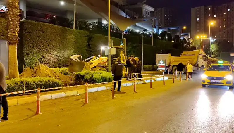 Gün ortasında AVM Girişinde Doğalgaz Paniği: Detaylar Ortaya Çıktı