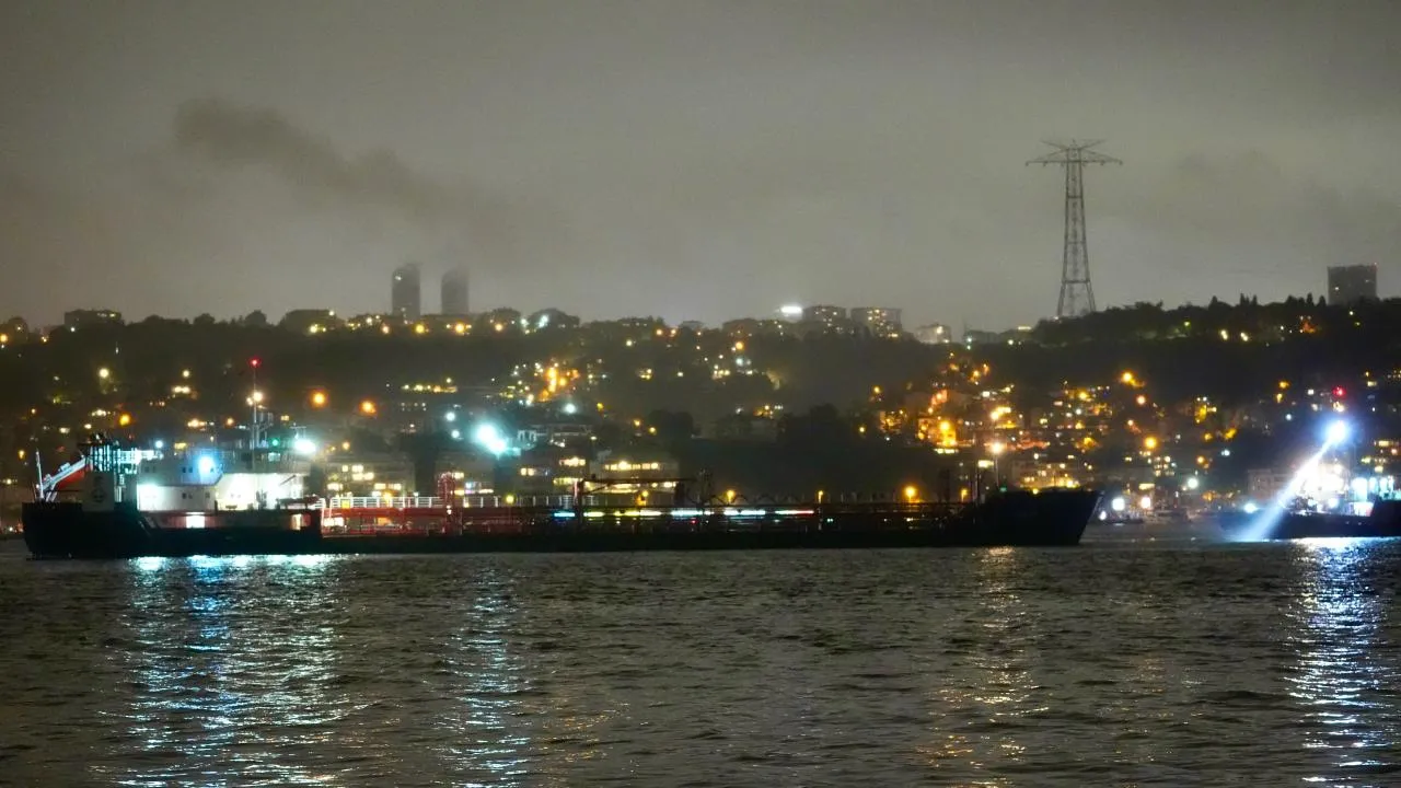 İstanbul Boğazı’nda Gemi Trafiği Çift Yönlü Olarak Açıldı