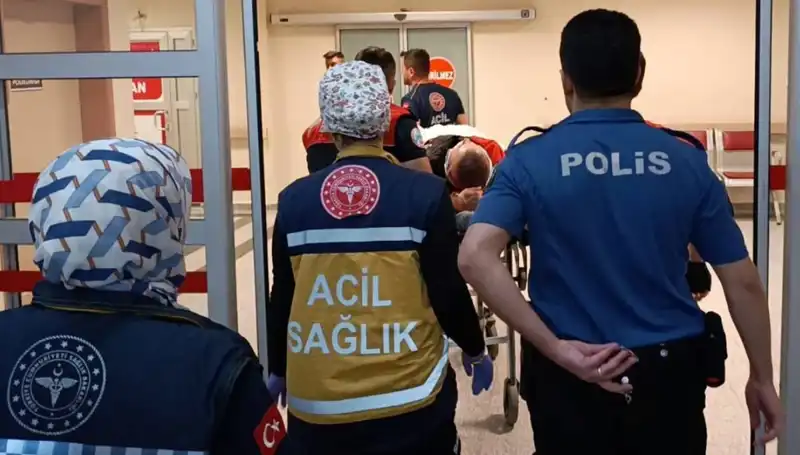 Polis Ekipleri Kazaya Karıştı, İki Kişi Yaralandı
