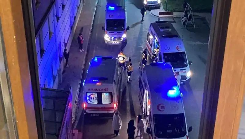 Okulda Akşam Yemeği Rezaleti: 53 Öğrenci Hastaneye Kaldırıldı