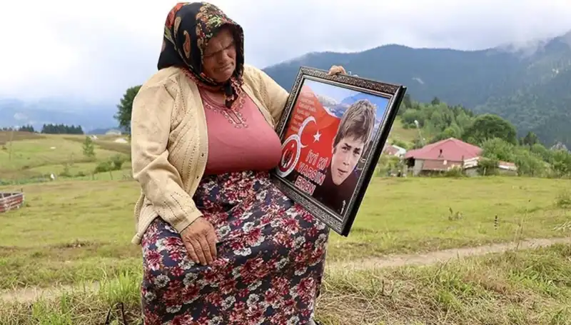 DEM Parti, Eren Bülbül’ün Annesiyle Duygu Dolu Bir Bayram Geçirdi