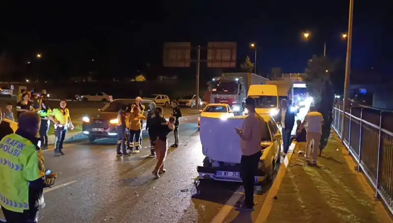 Otoyolda Kural Dışı Geri Dönüş Yapınca Feci Kaza: İki Çocuk Yaralı