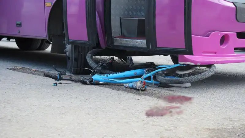 İstanbul’da Korkunç Kaza: Bisikletli Çocuk Otobüsün Altında Kaldı
