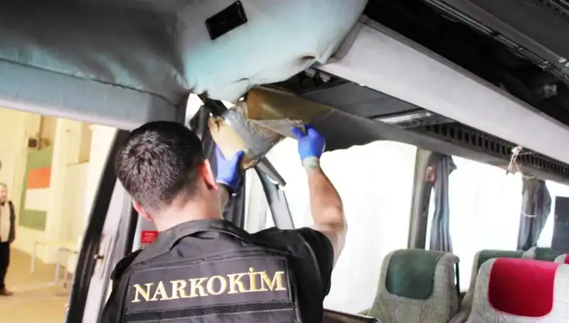 Sınır Kontrolünde Şok: Otobüsten 77 Kilo Uyuşturucu Ele Geçirildi