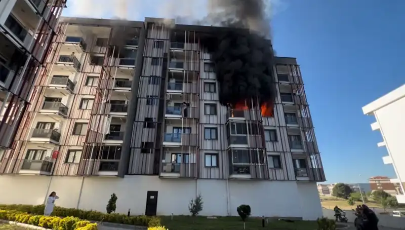 Çanakkale'de Korku Dolu Anlar: Geceyarısı Yükselen Yangın Panik Yarattı