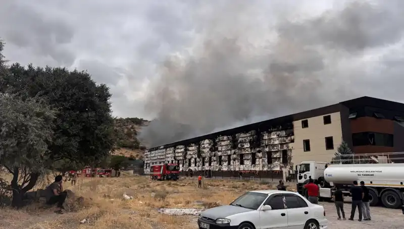 Kayseri'deki Mobilya Fabrikasında Yangın: Yangın Söndürme Ekipleri Seferber Olundu