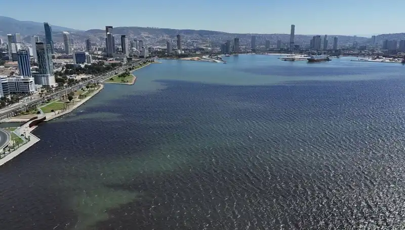 İzmir Körfezi’ndeki Kötü Koku Sıcak Havayla Birlikte Artıyor
