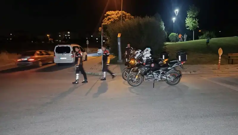 Parkta Kavga: 14 Yaşındaki Çocuk Bıçakla Yaralandı