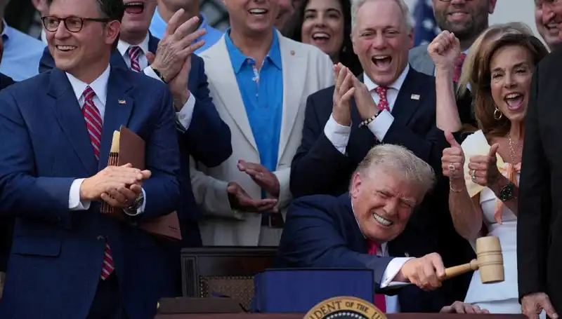 Trump'tan Yeni Dönem: 'Büyük, Güzel Yasa Tasarısı' İmzalandı