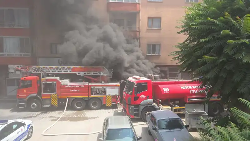 Niğde'de Beyaz Eşya Deposunda Korkutan Yangın: Detaylar ve Sebepler