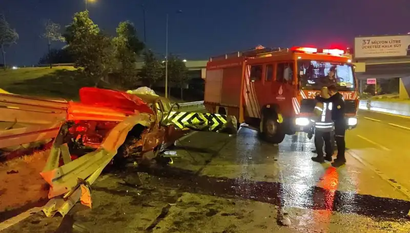 Bariyer Otomobile Saplandı: Sürücü Ağır Yaralandı, Olay Yeri Korku Dolu Anlara Sahne Oldu
