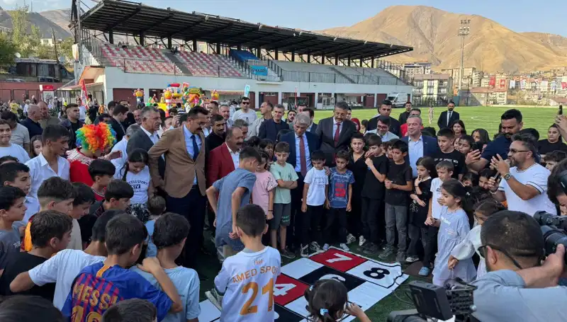Hakkari'de Anadolu Şenliği: Kültürler Coşku İçinde Buluştu