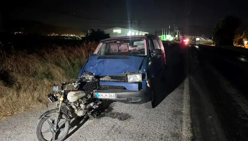 Söke’de Minibüs Motosiklete Çarparak Üç Kişiyi Yaraladı