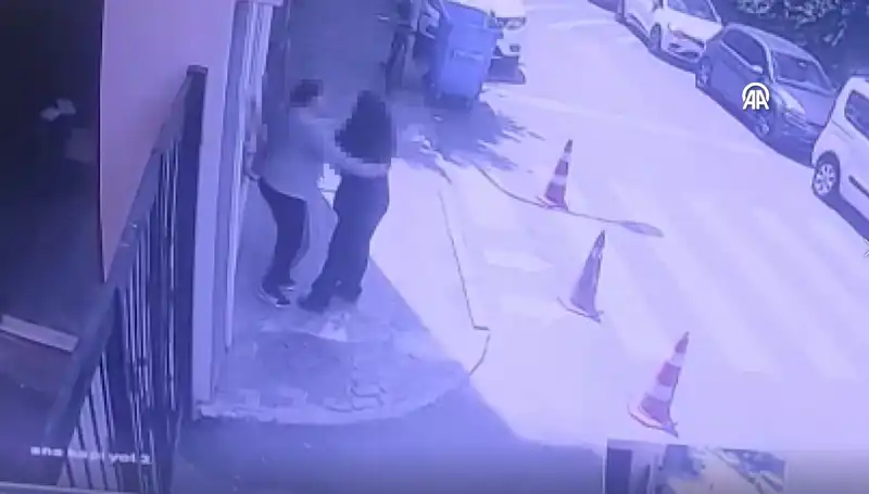 İstanbul'da Lise Tuvaletinde Gerilim Dolu Olay: Öğrenciler Şoke Oldu!