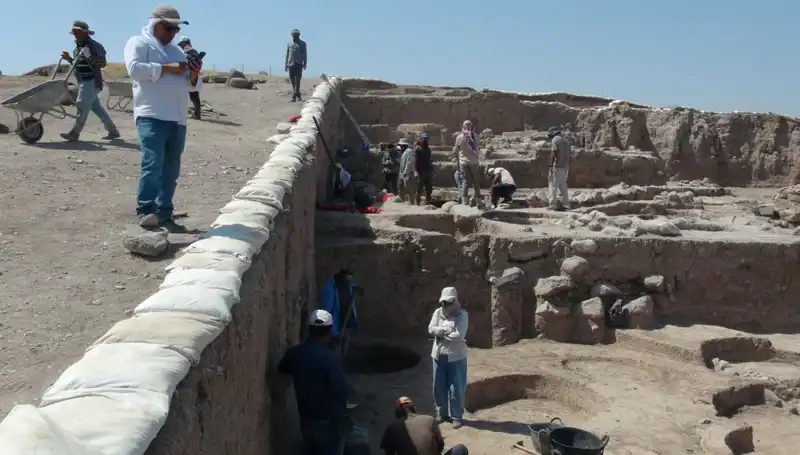 Kilis'teki Oylum Höyük'te Kazılar Devam Ediyor, Sıcak Hava Engel Olmuyor!