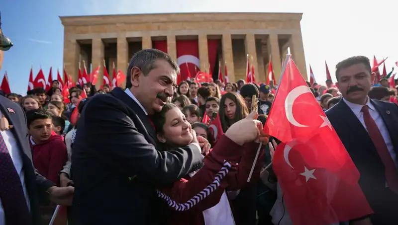 Bakan Tekin, Çocuklarla Anıtkabir'de Geçirdiği Anlamlı Günü Paylaştı