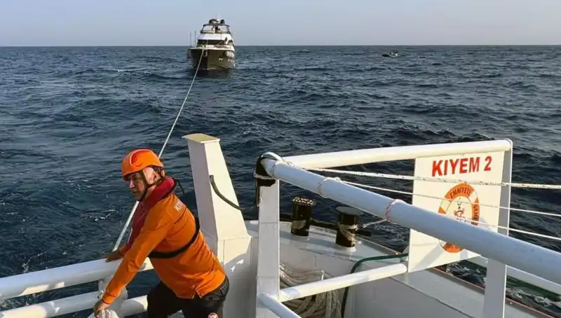 Marmaris Açıklarında Sır Perdesini Aralayan Tekne Kurtarıldı