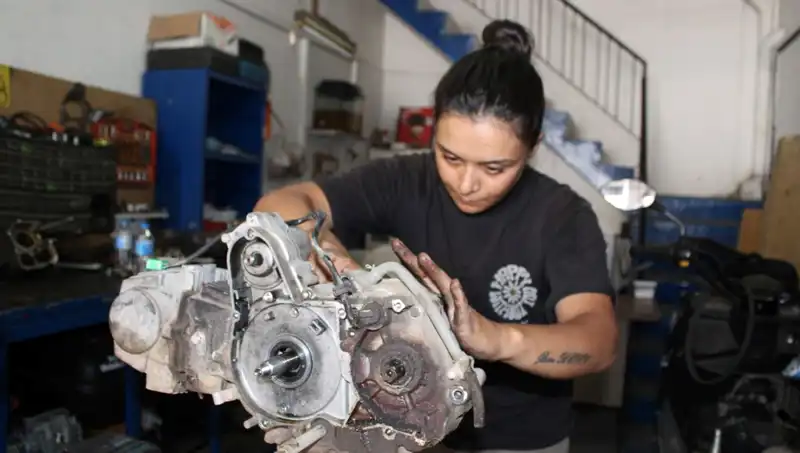 Eşi Çırak Bulamadı, 33 Yaşındaki Hayriye Motor Ustası Olmayı Başardı