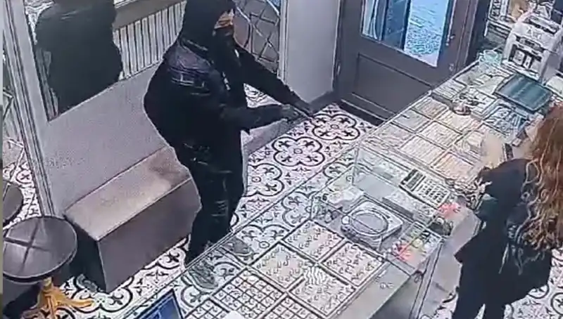 Soygun Girişimi, Hırsızların Planlarını Suya Düşürdü!