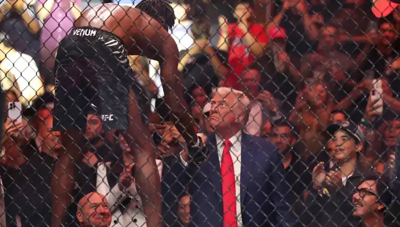 Trump, Beyaz Saray Bahçesinde UFC Mücadelesini Başlatıyor