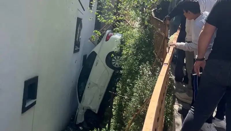 Kağıthane'de Korku Dolu Anlar: Bir Araç Kadını Metrelerce Sürükledi