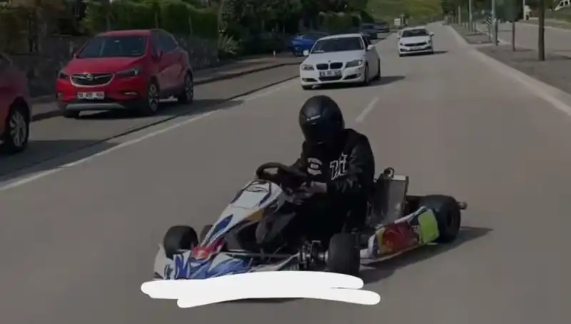 Go-Kart Sürücüsü Yolda Drift Attı, Tehlikeli Anlar Yaşandı!