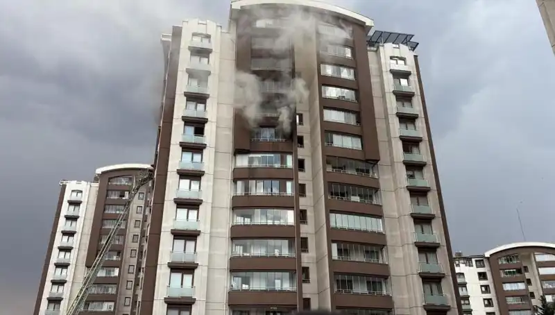 Ankara'da 14 Katlı Binada Yangın: Cani Olacak Korku Dolu Anlar