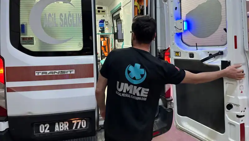 Bisikletli Kadının Eteği Tekere Dolandı: Kaza Anı Görüntüleri Sosyal Medyayı Salladı