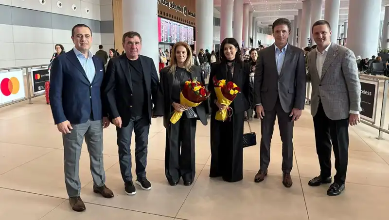 Hagi ve Popescu İstanbul'da: Galatasaray Efsaneleri Bir Araya Geldi