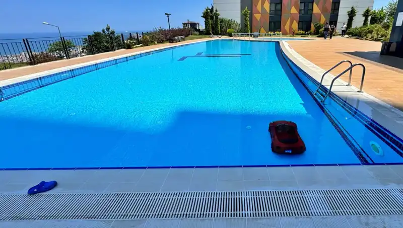 Samsun’da Şok Olay: 4 Yaşındaki Çocuk Akülü Arabasıyla Havuzda Can Pazarı Yaşadı