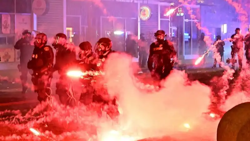 Los Angeles'taki Protestolar, ABD'yi Saran Tarihi Bir İsyanın Kıvılcımını Ateşliyor