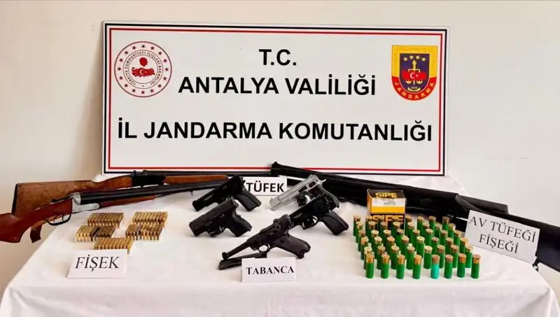 Antalya'da Ruhsatsız Silah Operasyonunda Büyük Yakalama Gerçekleşti