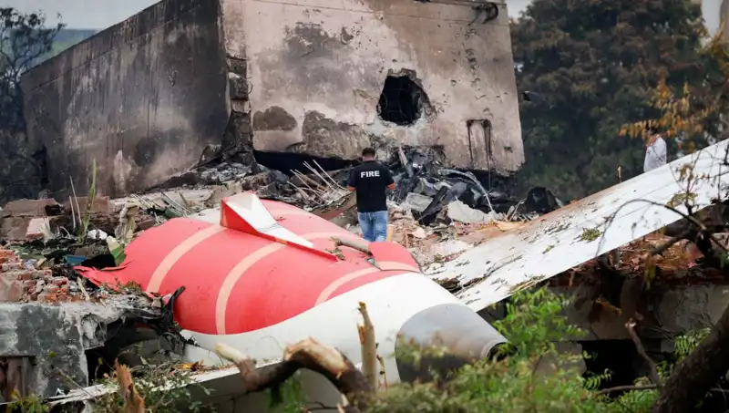 Air India Faciasında Gizemli İletişim: Kokpitte Son Konuşmalar Ne Oldu?