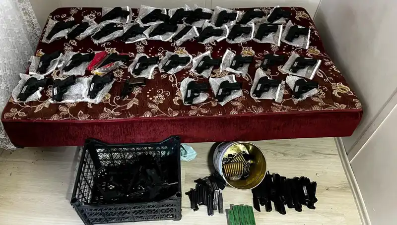 Gaziantep'te El Bombası ve 45 Silah Ele Geçirildi: Olayın Ayrıntıları